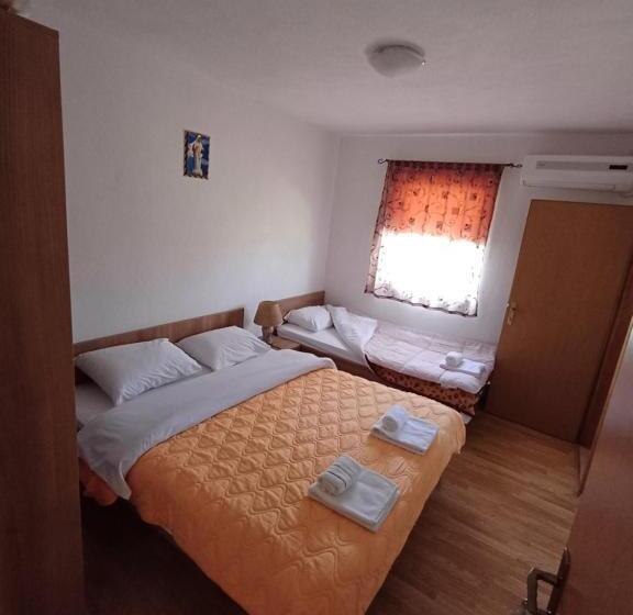 اتاق استاندارد سه نفره, Villa Ana