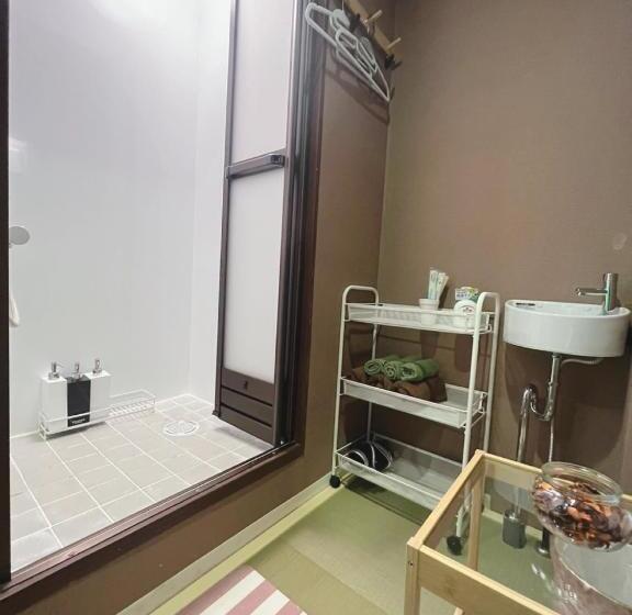 Quarto Economy, 誠家　makoto Hostel