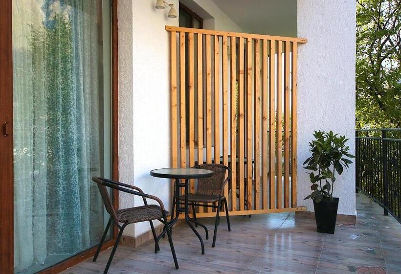 اتاق استاندارد با سرویس بهداشتی مشترک, Mood Hotel Kazbegi