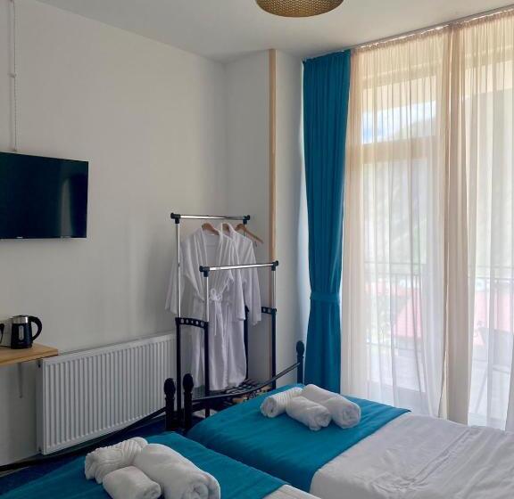 اتاق استاندارد با سرویس بهداشتی مشترک, Mood Hotel Kazbegi