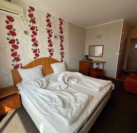 Номер Superior с Балконом, Family Hotel Deykin