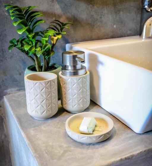 اتاق لوکس با تخت بزرگ, Banana Bunks Kandy
