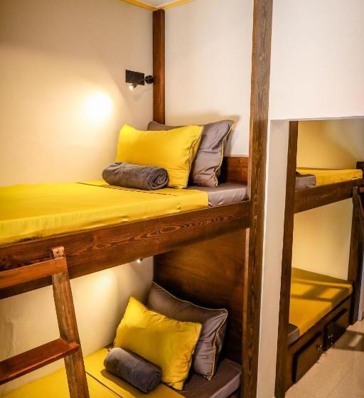 تختخواب در اتاق مشترک, Banana Bunks Kandy