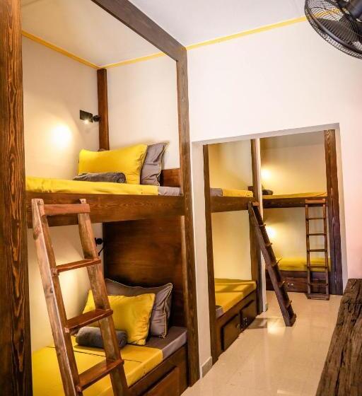 تختخواب در اتاق مشترک, Banana Bunks Kandy