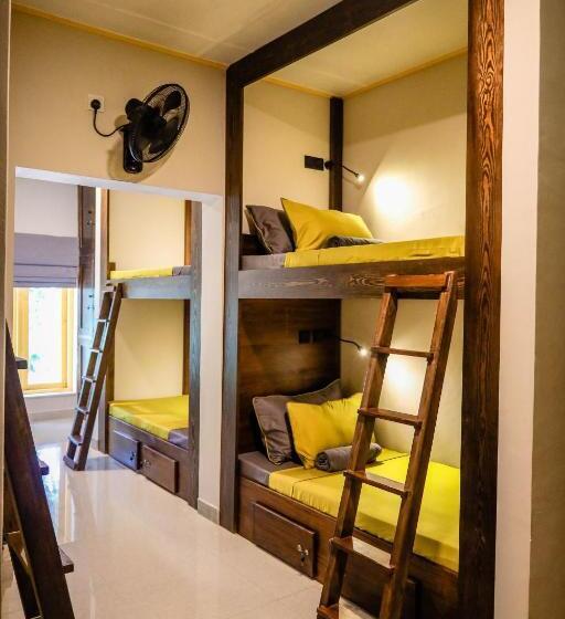 تختخواب در اتاق مشترک, Banana Bunks Kandy