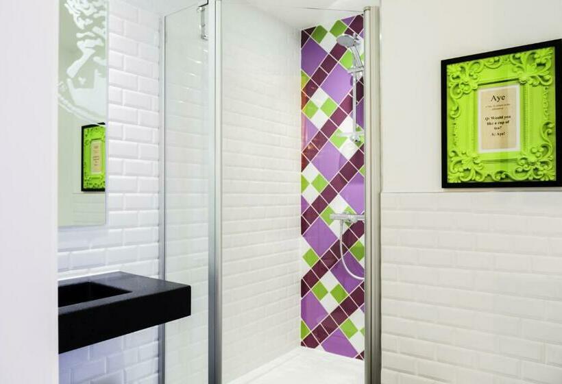اتاق استاندارد با بالکن, Ibis Styles Edinburgh St Andrew Square