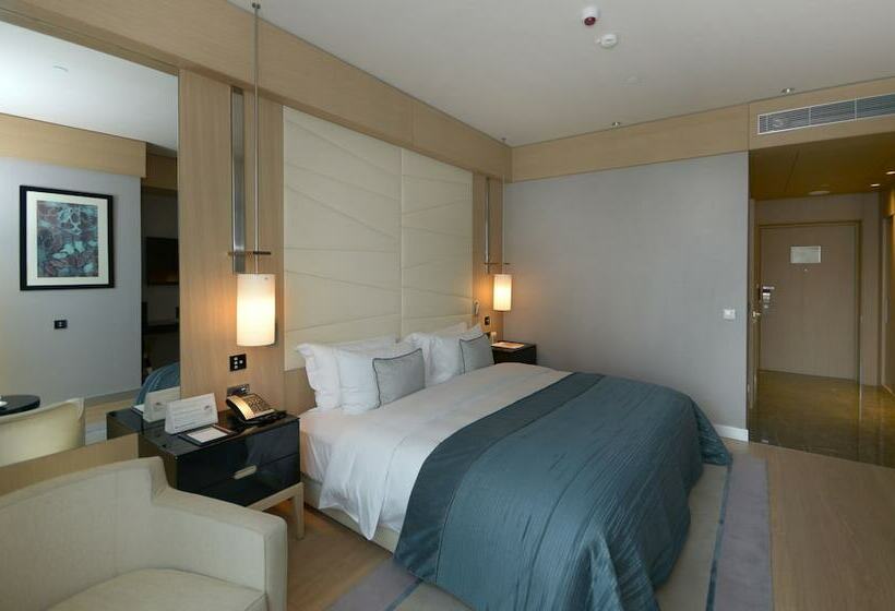 Номер Deluxe Вид на Город, Wyndham Grand Istanbul Levent Hotel & Conference Center