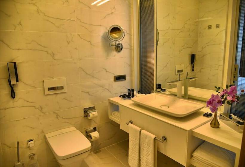 Номер Deluxe Вид на Море Боковой, Wyndham Grand Istanbul Levent Hotel & Conference Center