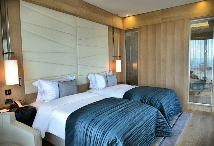 Номер Deluxe Вид на Море Боковой, Wyndham Grand Istanbul Levent Hotel & Conference Center