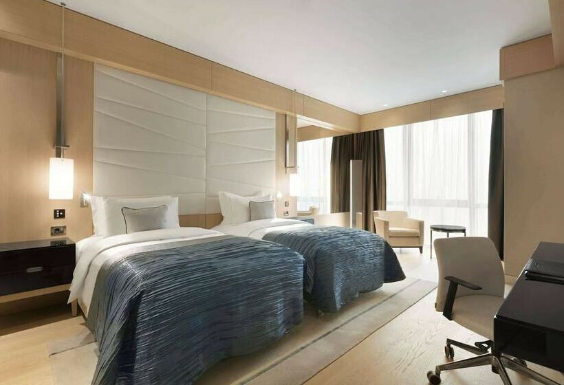 Номер Executive, Wyndham Grand Istanbul Levent Hotel & Conference Center