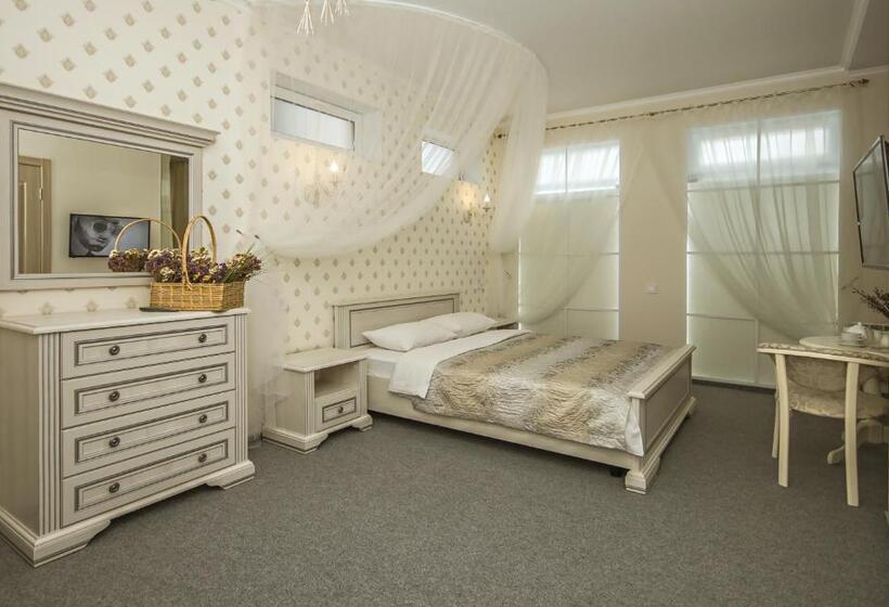 스탠다드 스튜디오, Mini Hotel Ryleev