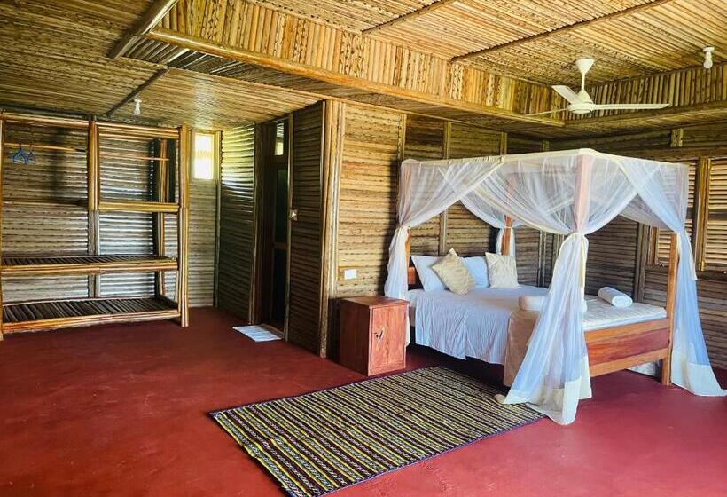 اتاق لوکس با بالکن و چشم‌انداز دریا, Maisara Mafia Beach Lodge