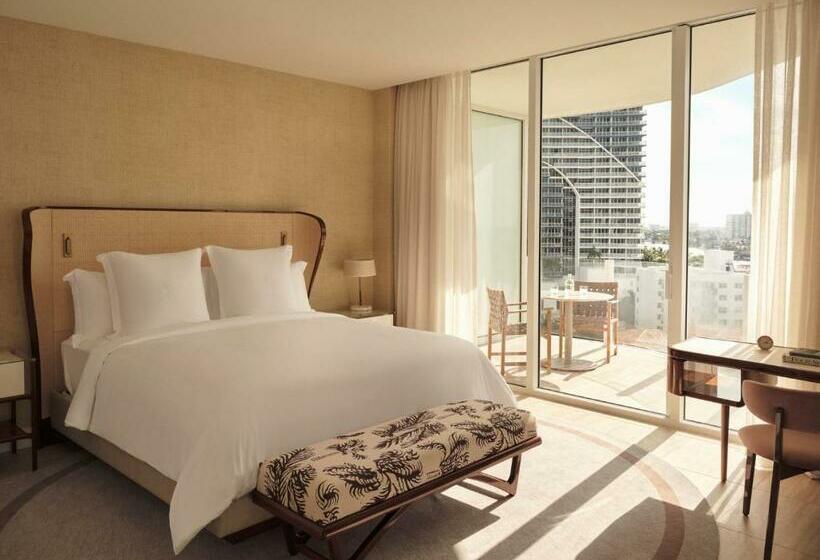 身障者適用キングサイズベッドルーム, Four Seasons Hotel And Residences Fort Lauderdale