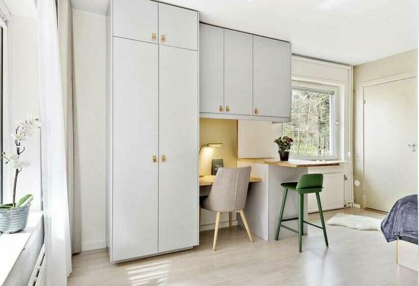 اتاق لوکس با بالکن, Avanti Apartment