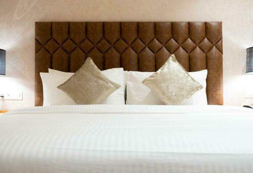 디럭스 룸, Clarks Inn Suites Kangra