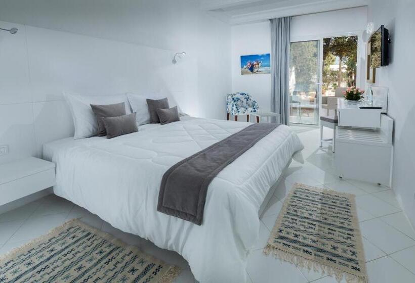 Трехместный Номер Стандарт Вид на Сад, Hari Club Beach Resort