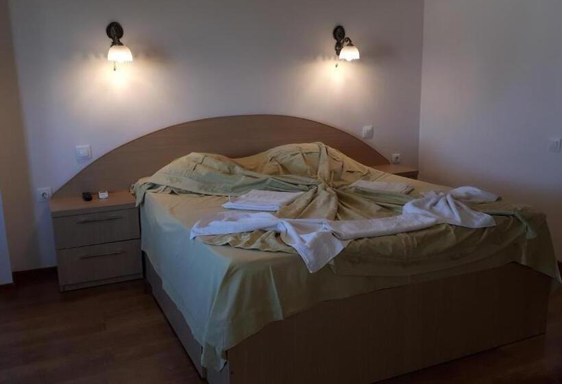 اتاق لوکس با بالکن, Vila Livia