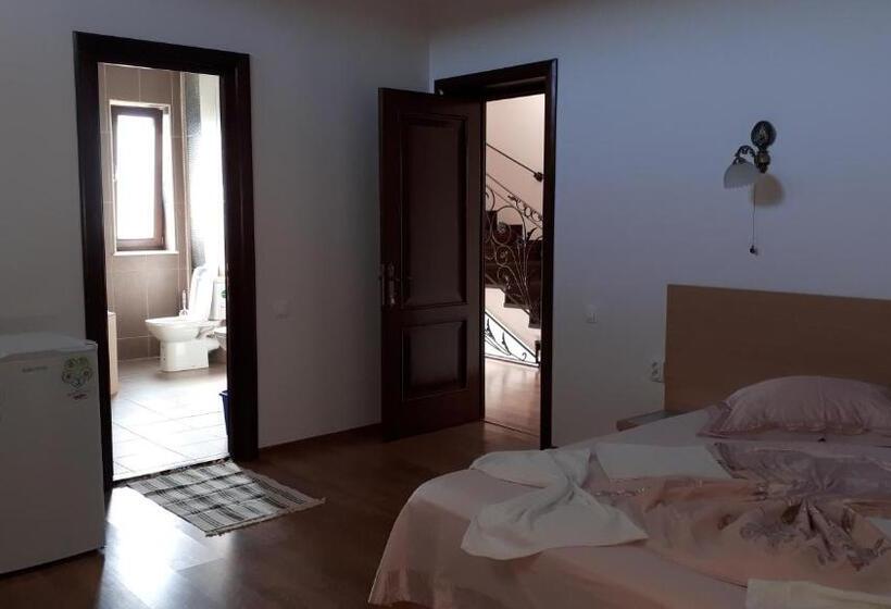 اتاق لوکس با بالکن, Vila Livia