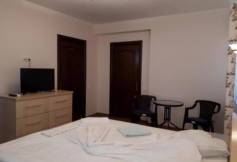 اتاق لوکس, Vila Livia