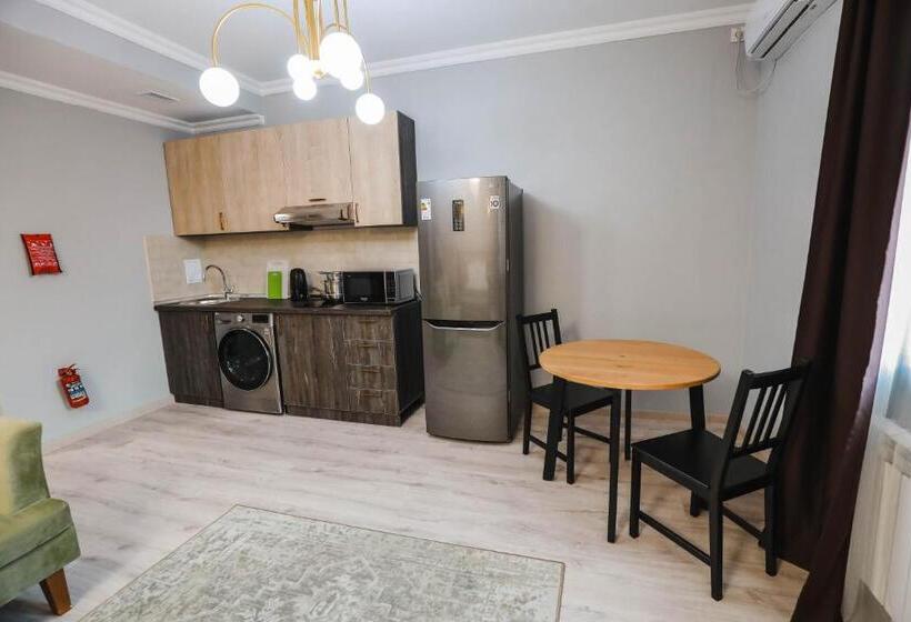 استودیوی استاندارد, Infinity Plaza Block 1