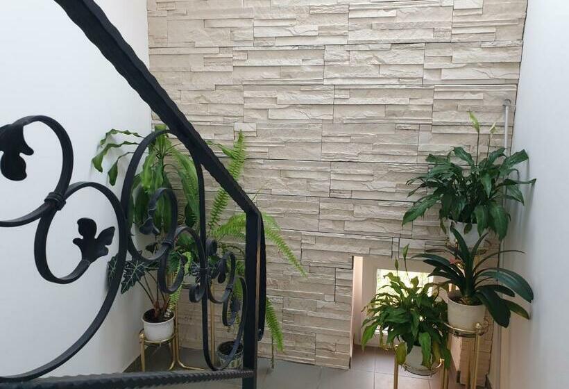 اتاق استاندارد سه نفره, Egri Csillagocska Apartman