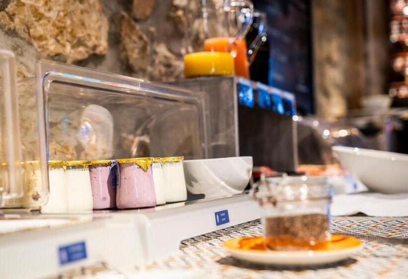 اتاق استاندارد چهار تخته, Domaine Du Mont Saint Jean