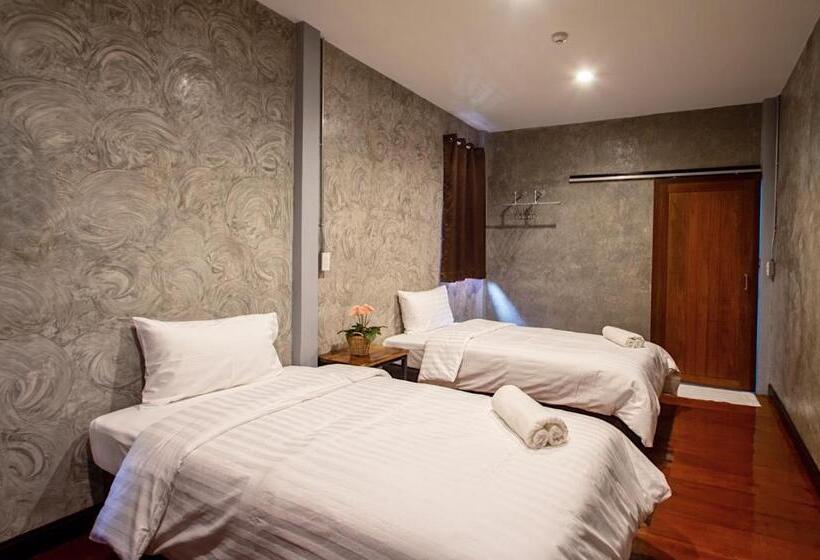 اتاق استاندارد, Momento House