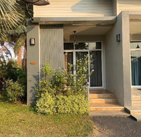اتاق استاندارد, ร่มปาล์มรีสอร์ท สระบุรี Rompalm Saraburi