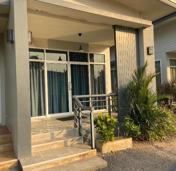 اتاق استاندارد, ร่มปาล์มรีสอร์ท สระบุรี Rompalm Saraburi