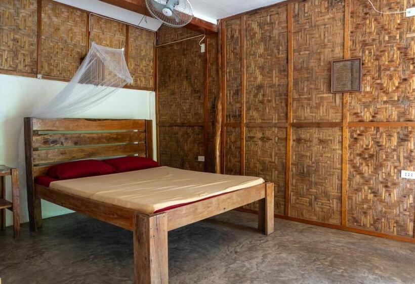 اتاق استاندارد سه تخته با بالکن, Soffta Surf Ranch