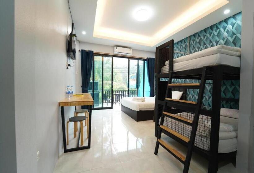 Четырехместный Номер Стандарт с Балконом, Chillax Khaosok Hostel   Sha Certified