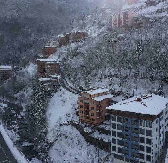 آپارتمان 1 خوابه با چشم‌انداز, Mavi̇ Köşk Uzungöl