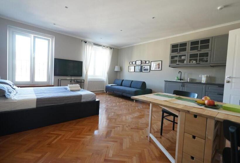 اتاق استاندارد سه نفره, Garibaldino Rooms