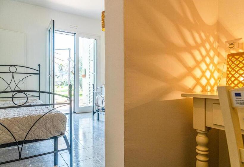 Трехместный Номер Стандарт Вид на Сад, Salentospita Guest Rooms