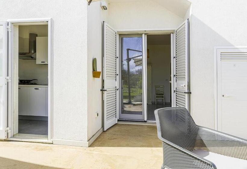 Трехместный Номер Стандарт Вид на Сад, Salentospita Guest Rooms