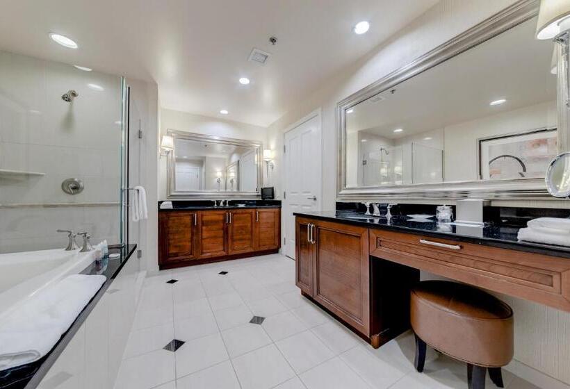 آپارتمان 2 خوابه, Stripviewsuites At Signature