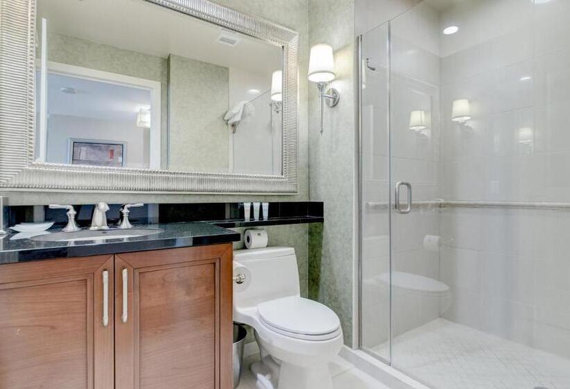 آپارتمان 2 خوابه, Stripviewsuites At Signature