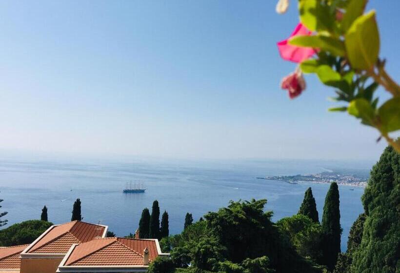 اتاق استاندارد با بالکن و چشمانداز دریا, Chiaro Di Luna