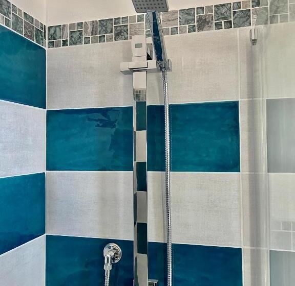 اتاق استاندارد با بالکن و چشمانداز دریا, Chiaro Di Luna