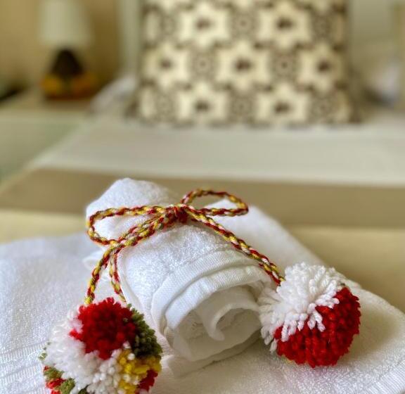 اتاق استاندارد با بالکن و چشمانداز دریا, Chiaro Di Luna