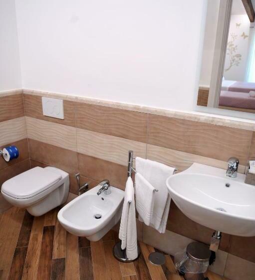 Quarto Deluxe, Il Covo Degli Dei