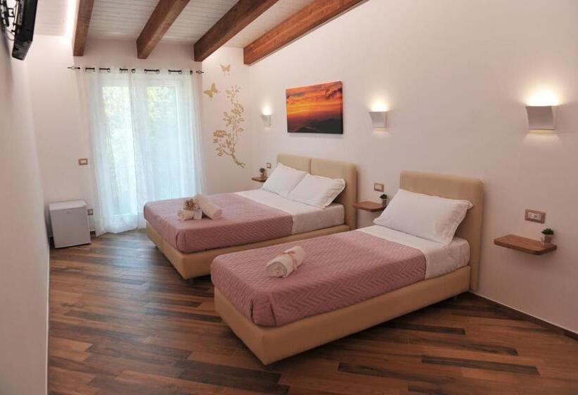 Quarto Deluxe, Il Covo Degli Dei