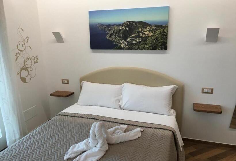 Номер Deluxe, Il Covo Degli Dei
