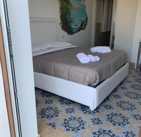 Quarto Deluxe, Il Covo Degli Dei