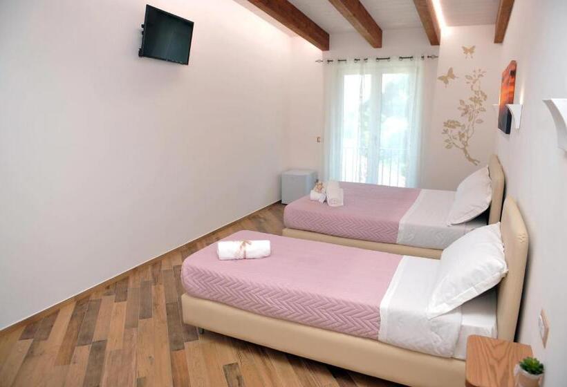 Quarto Triplo Estandar Vista Jardim, Il Covo Degli Dei