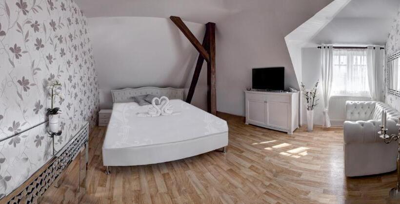 اتاق لوکس, Penzion Tillerova Vila