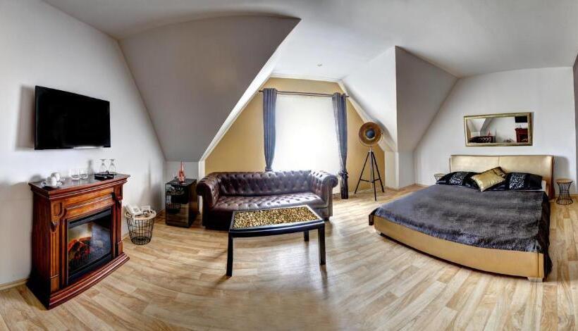 اتاق لوکس, Penzion Tillerova Vila