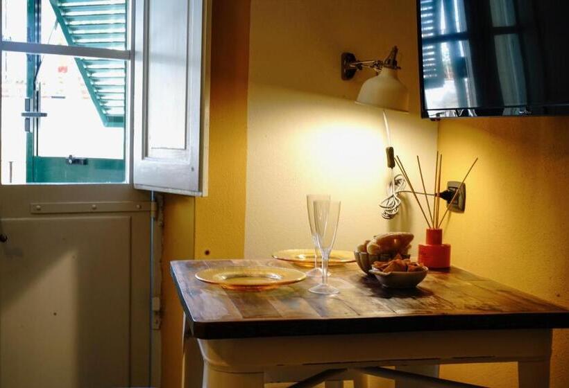 Номер Стандарт с Балконом, Sofia Family Suites