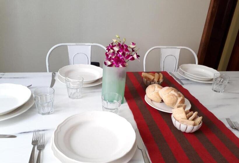Полулюкс с Балконом, Sofia Family Suites