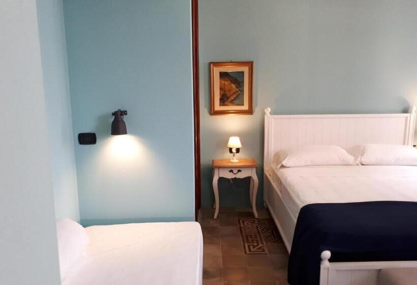 Полулюкс с Балконом, Sofia Family Suites